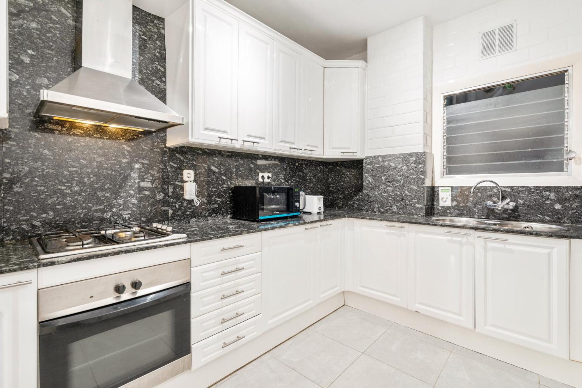 Fridays Flats Spacious 4br Family Retreat Barcellona